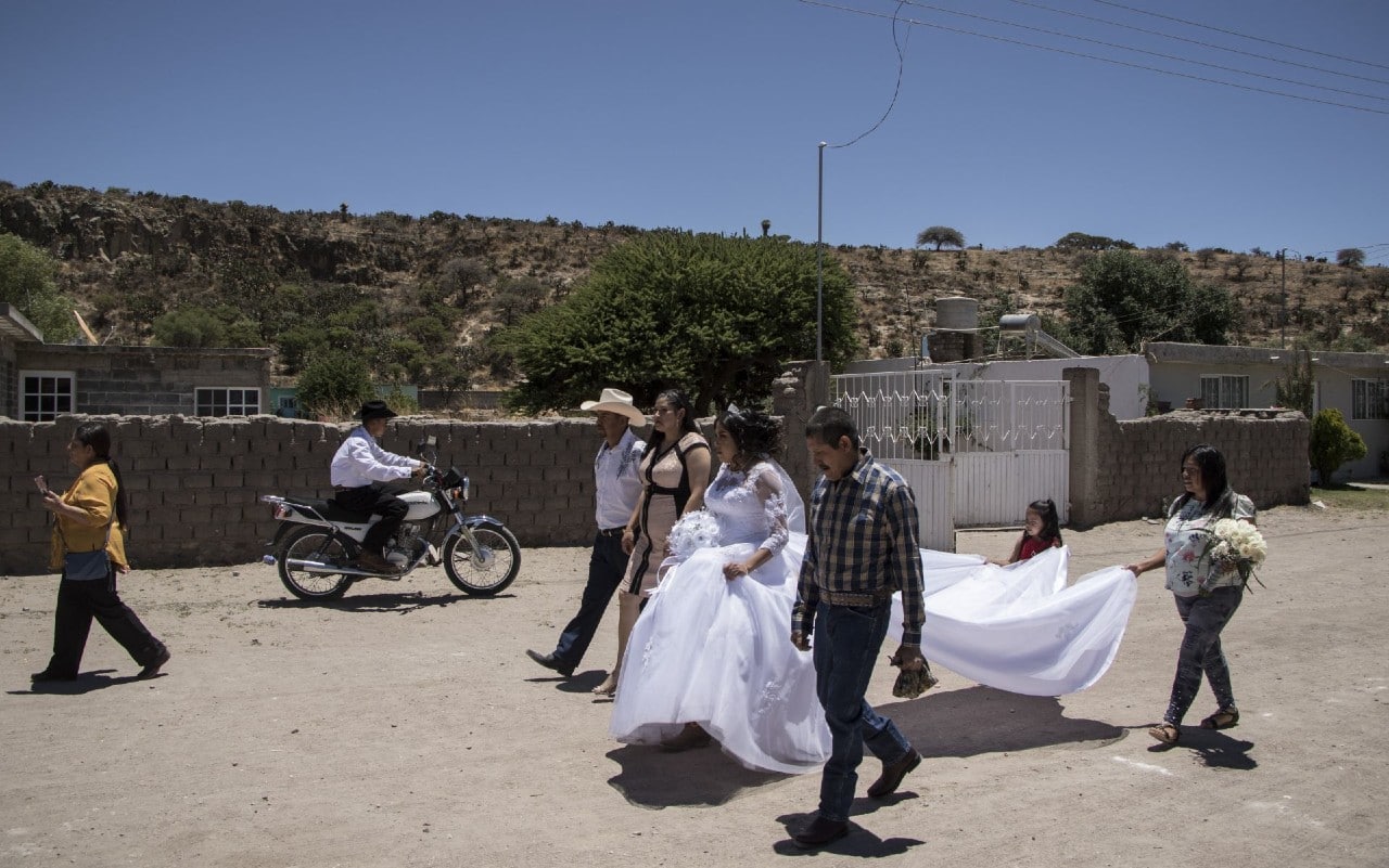México vive avalancha de celebraciones de boda por mejora en niveles de covid-19.
