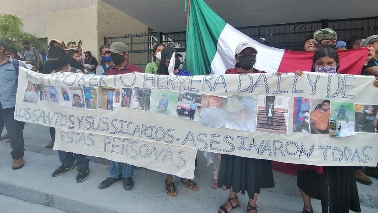 Mujeres de Pantelhó protestan en Tuxtla Gutiérrez por desaparición de 21 personas, exigen renuncia del alcalde