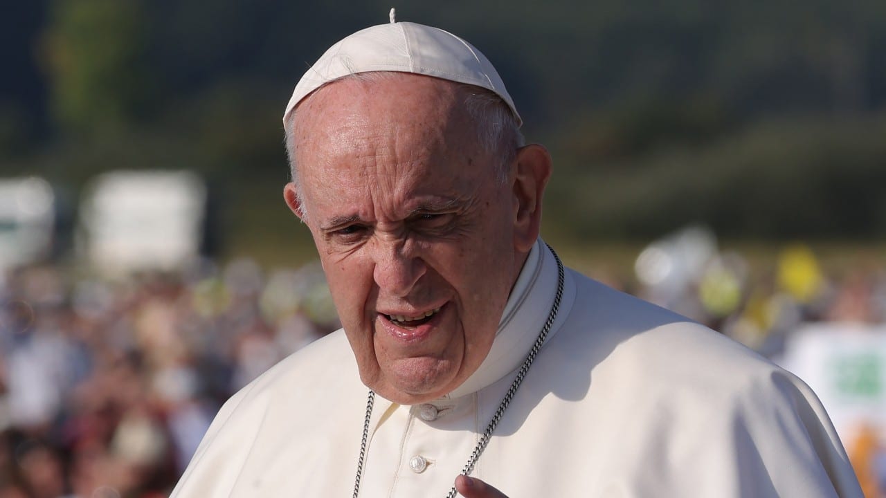 Papa Francisco aboga por salario universal y reducción de jornada laboral
