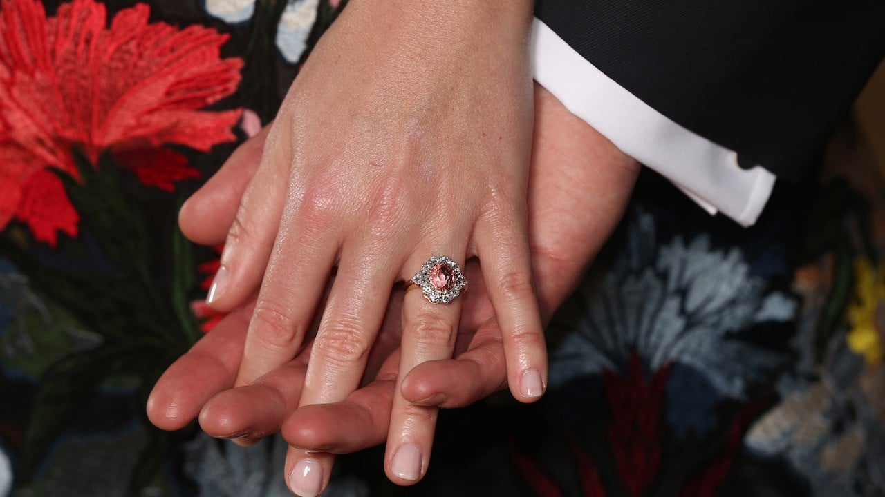 Una pareja con su anillo de casados (Getty Images)