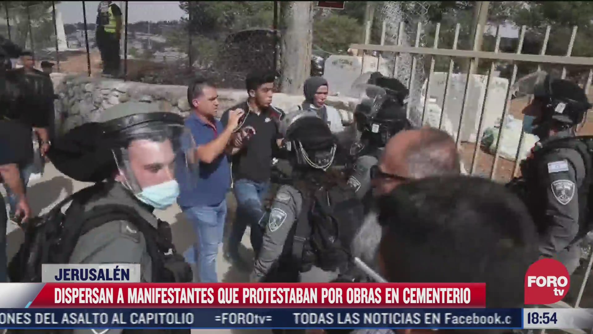 policia israeli dispersa a manifestantes palestinos