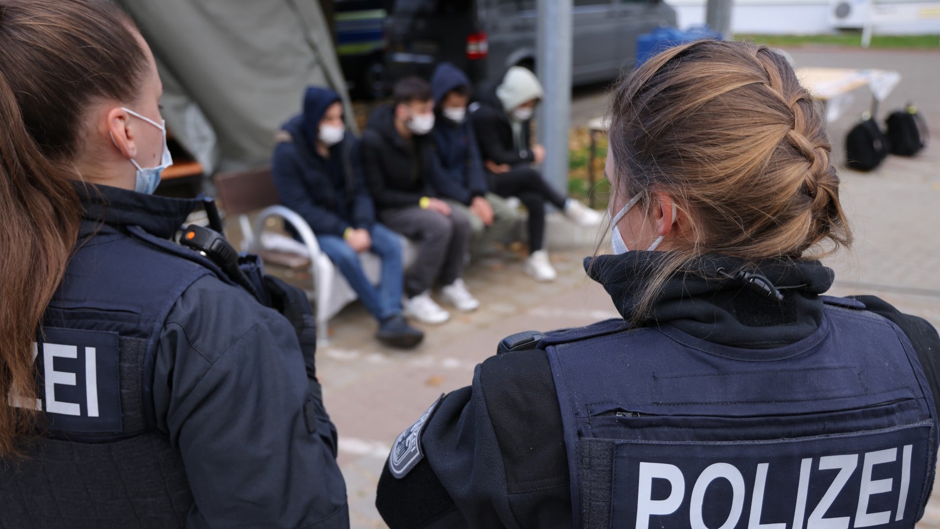 Polonia aprueba ley que autoriza rechazar a migrantes e ignorar solicitudes de asilo