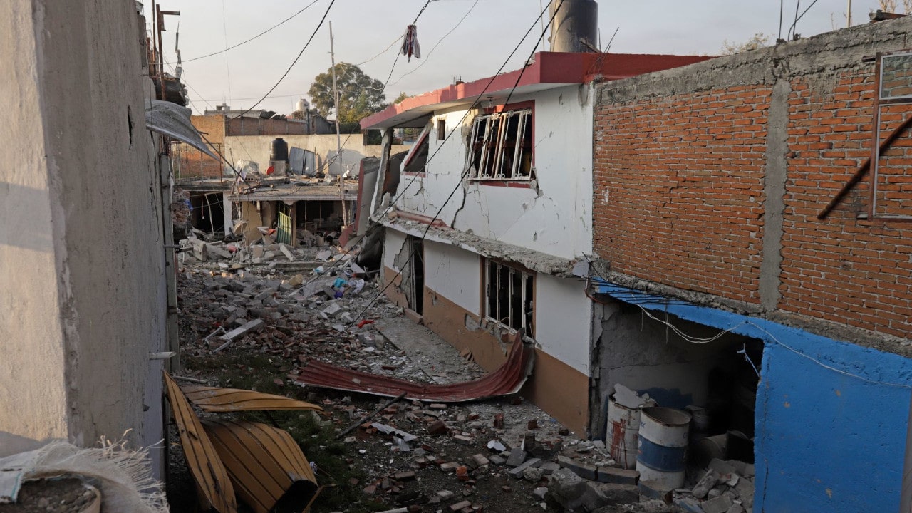 Suman 15 heridos y un muerto por explosión de gas en ducto de Pemex en Puebla