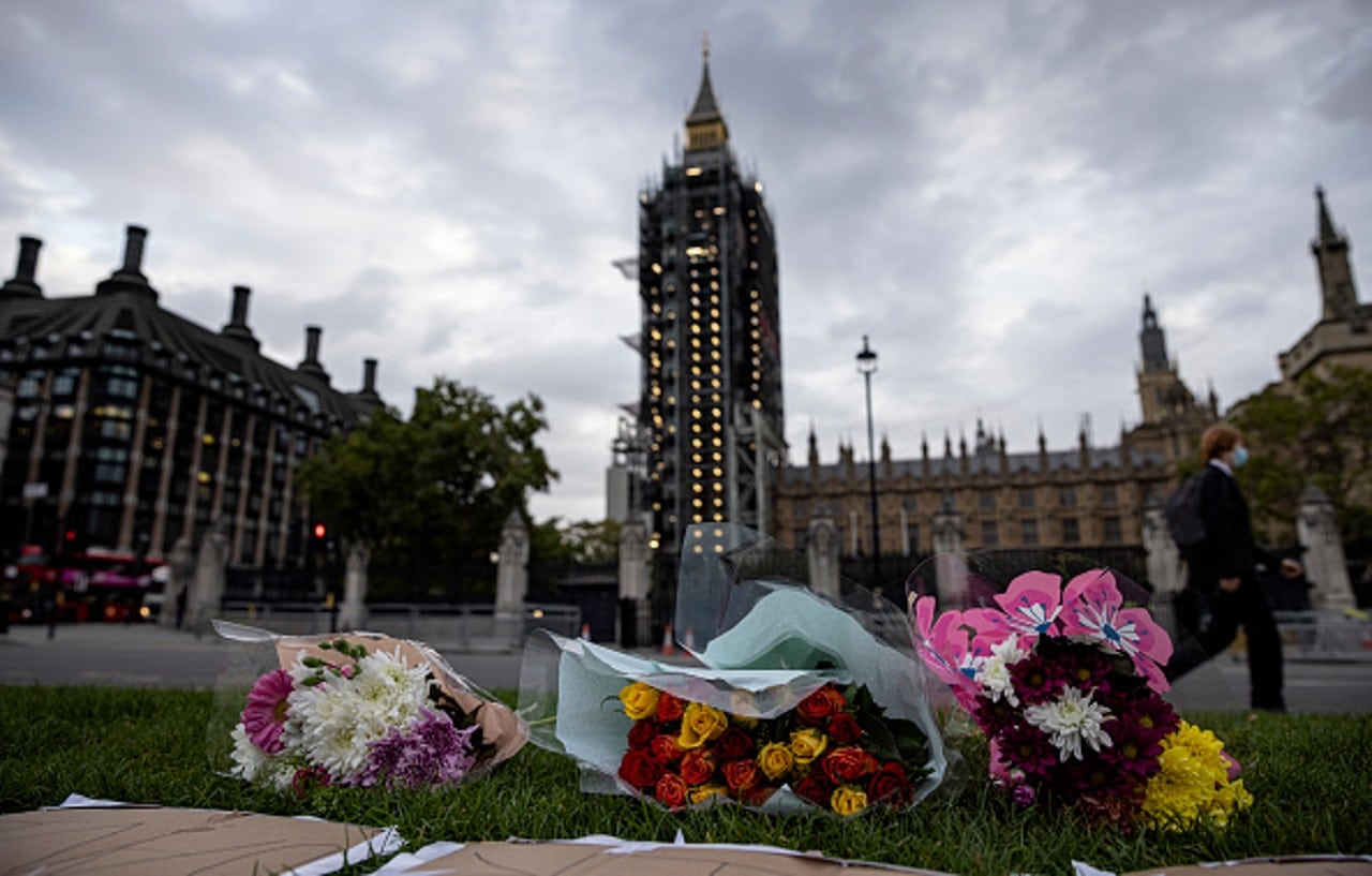 Reino Unido revisa seguridad tras asesinato de diputado.