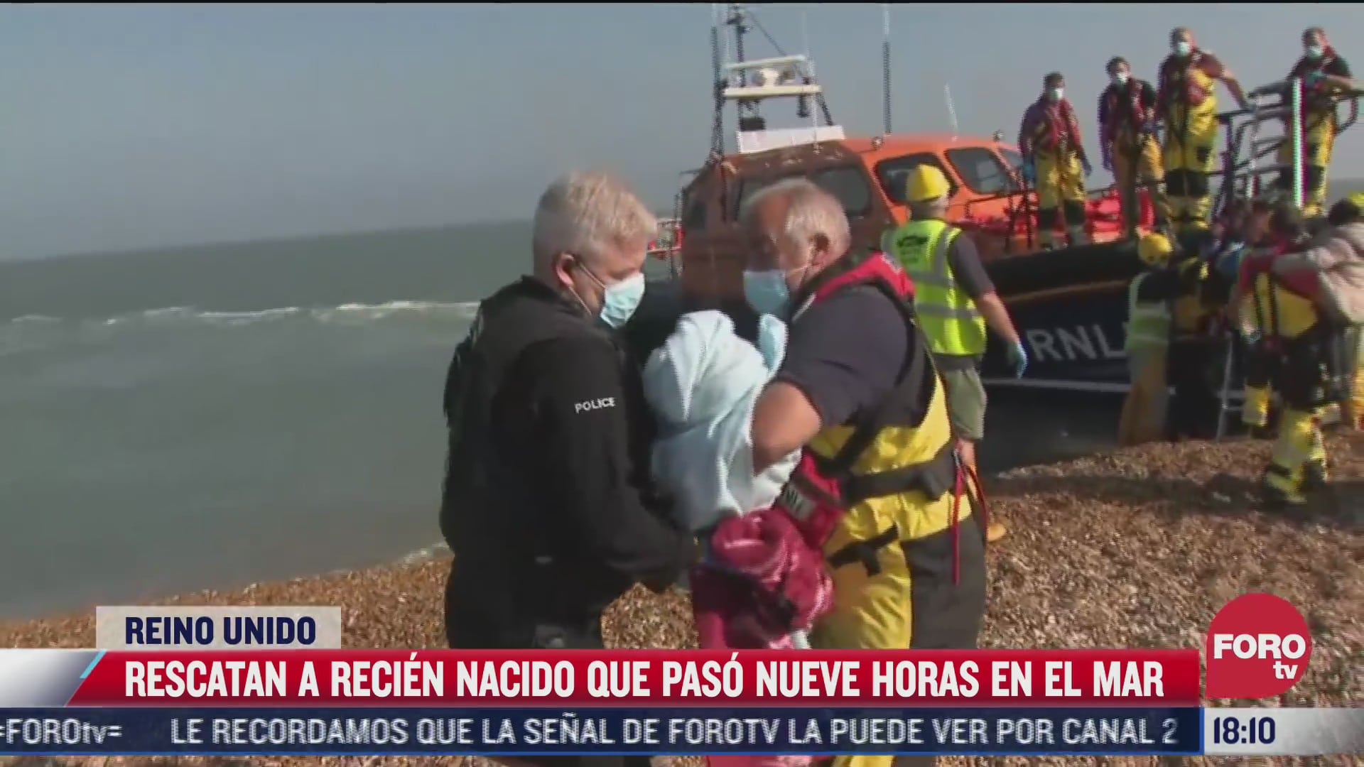 rescatan a recien nacida que paso nueve horas en el mar