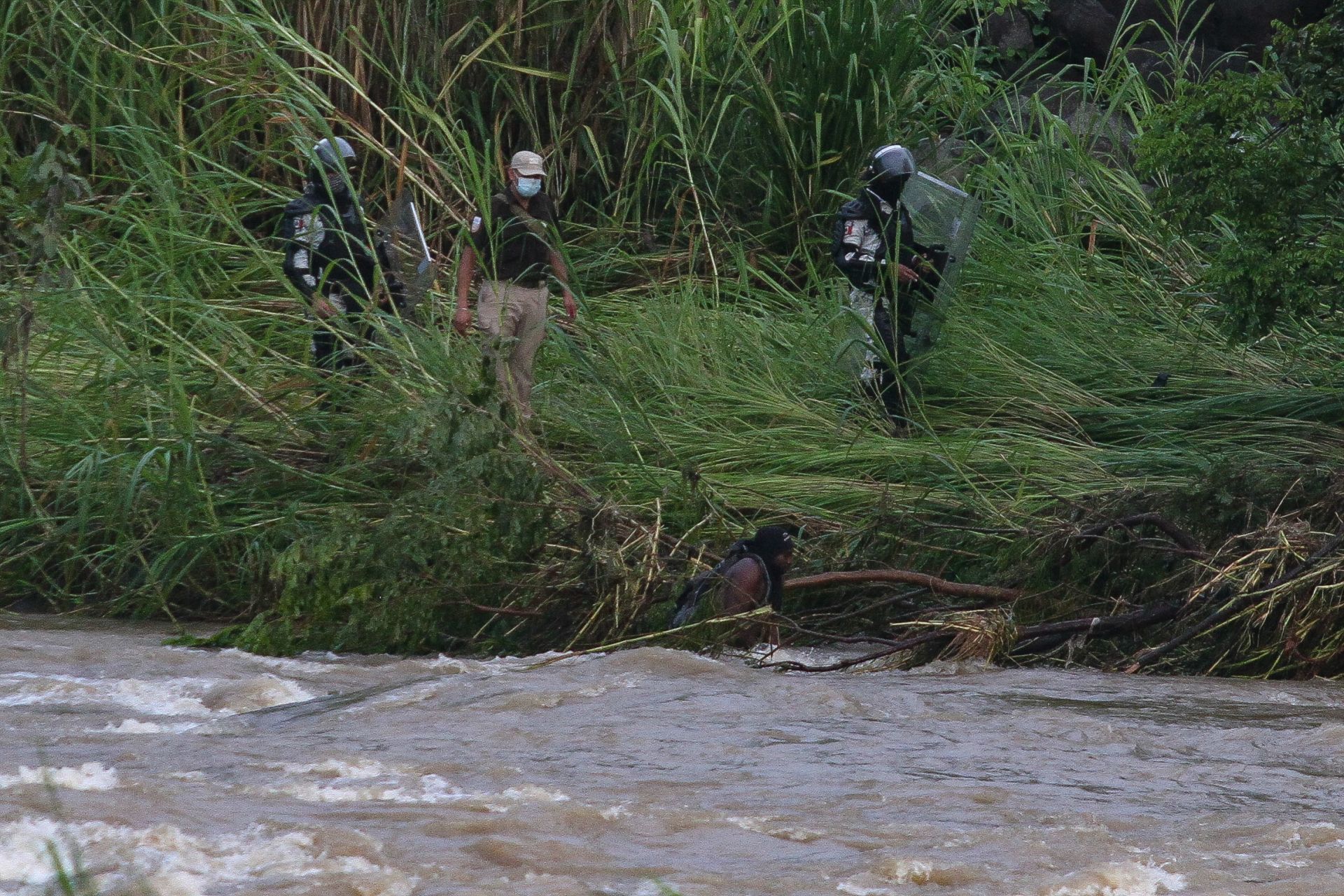 Localizan el cuerpo del niño migrante que cayó a un río de Chiapas