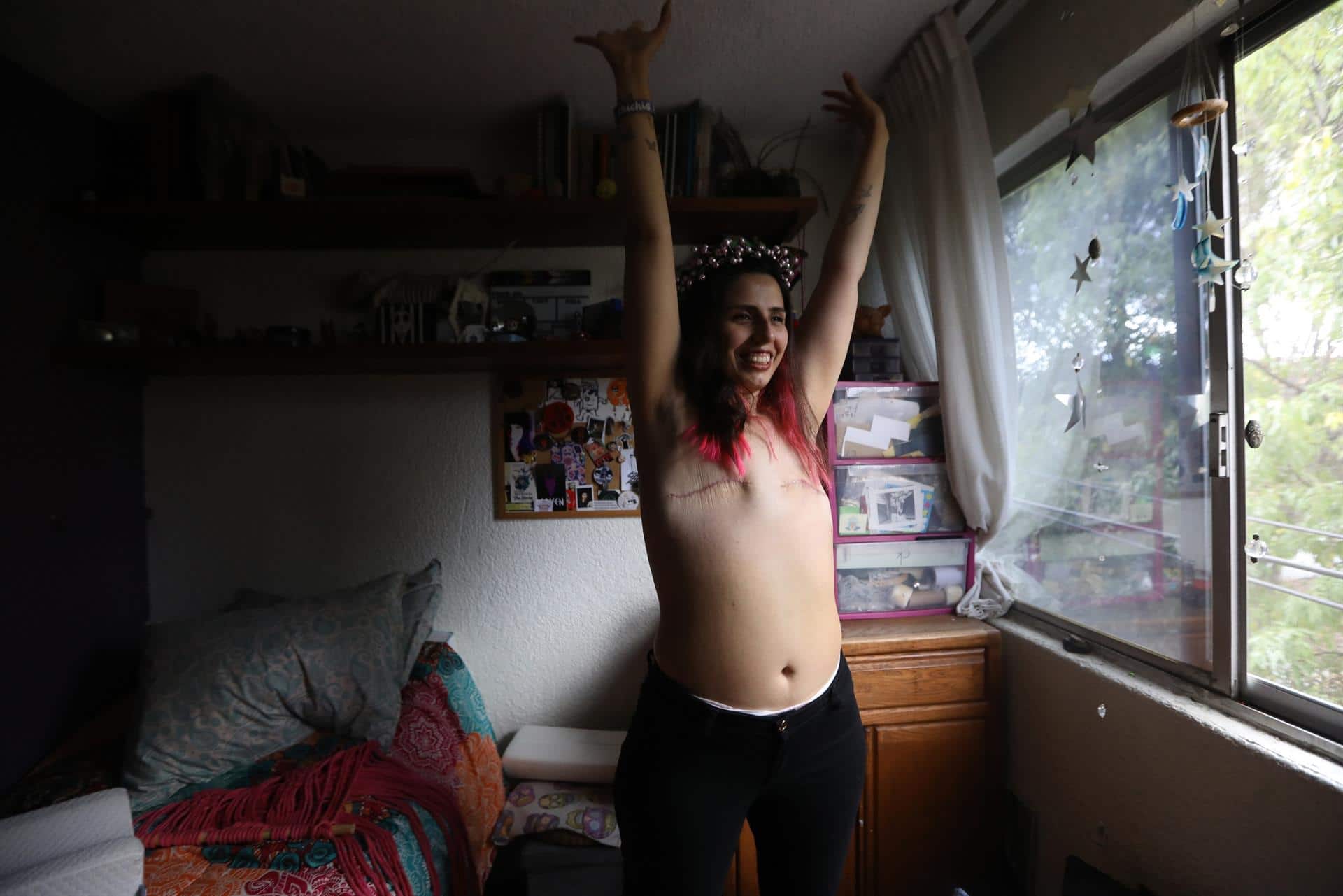 'Jódete cáncer', tras extirpación de senos, Sandra Monroy reivindica sus cicatrices en sesión fotográfica