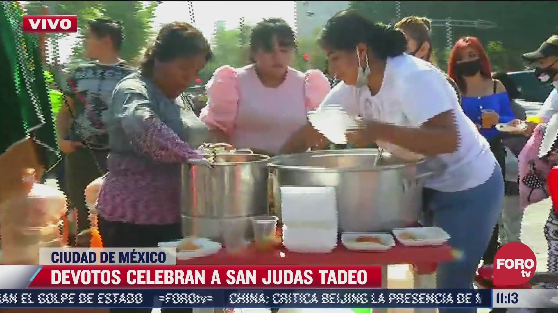 Regalan comida a fieles de San Judas Tadeo en CDMX
