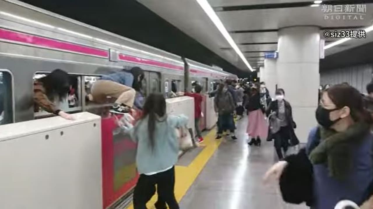 Ataque con cuchillo en un tren de Tokio deja al menos 15 heridos