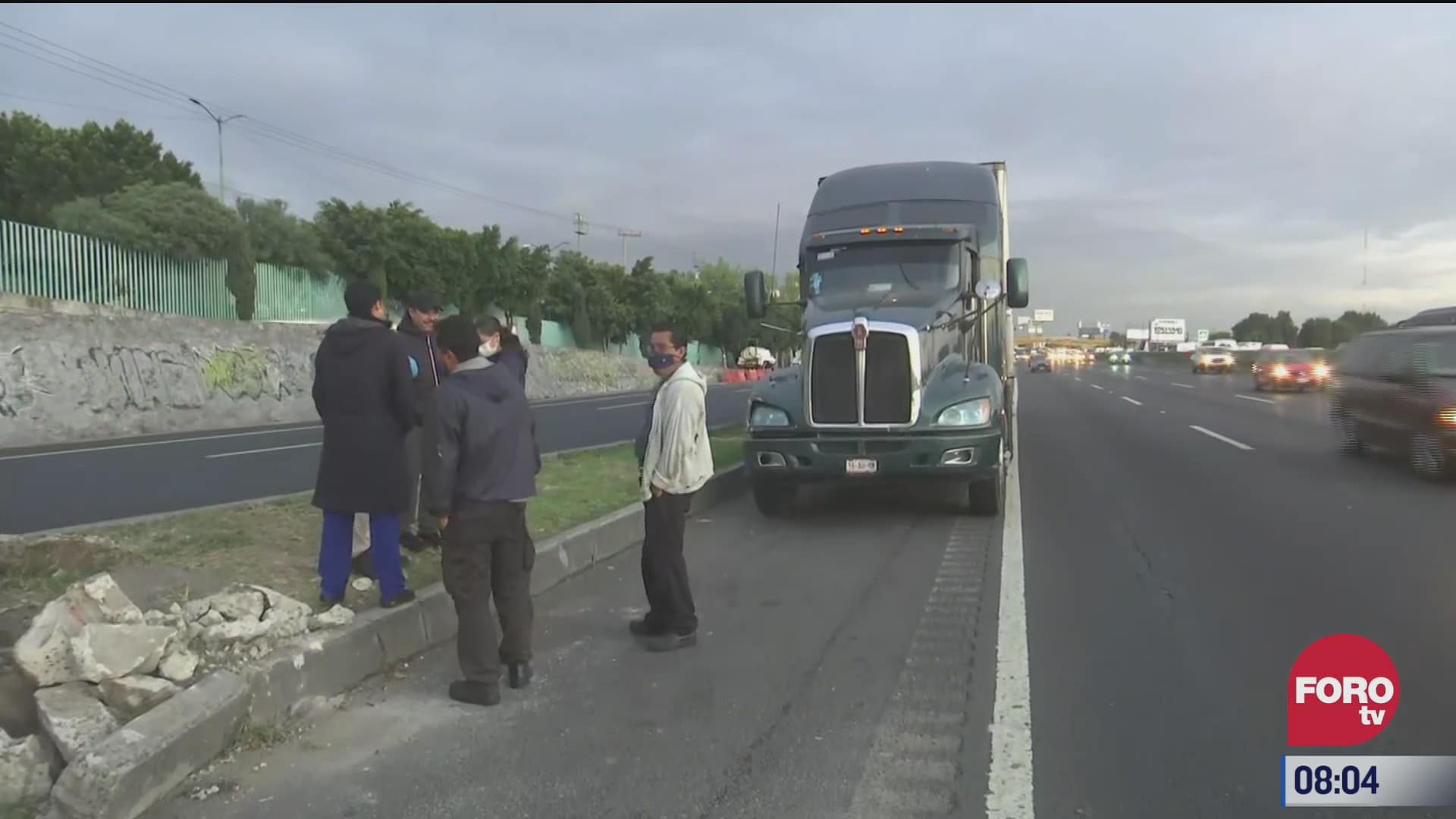 trailer impacta a vehiculo en la carretera mexico puebla