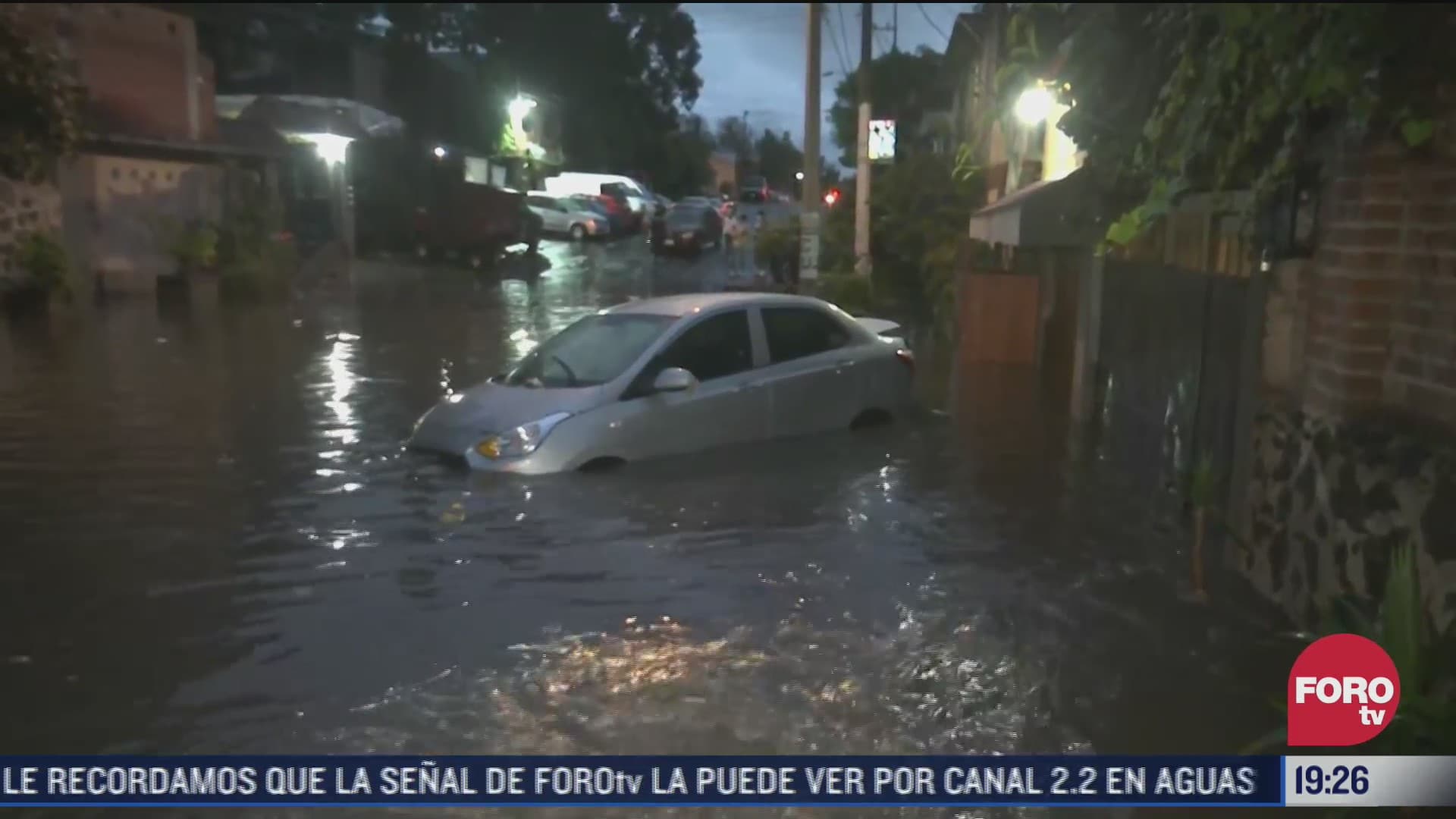 vehiculos quedan bajo el agua tras fuertes inundaciones registradas en heroes de padierna