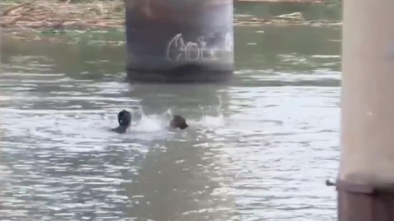 VIDEO Mujer casi se ahoga al cruzar el Río Bravo en Piedras Negras, Coahuila