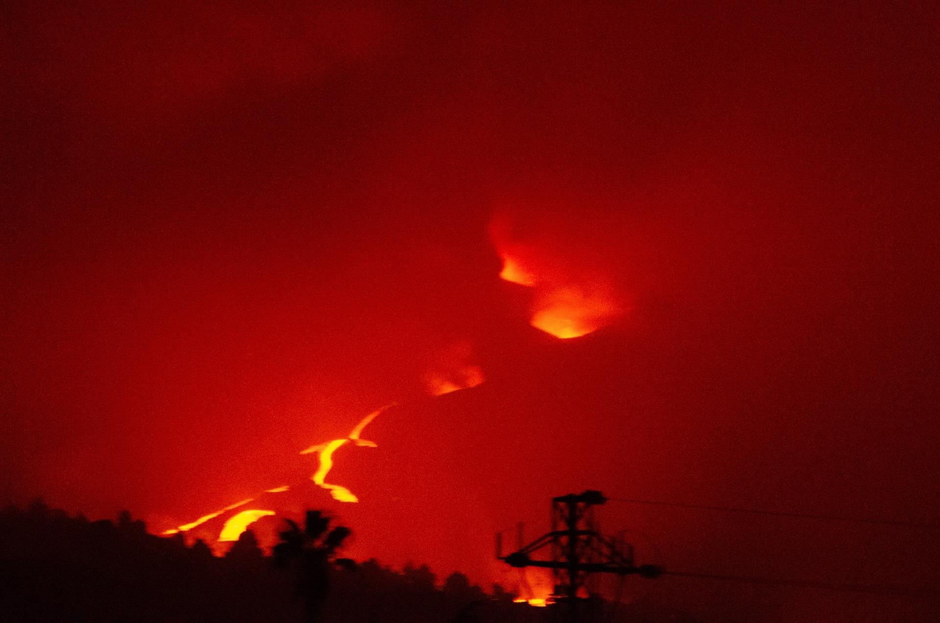 Volcán en La Palma provoca gran nube de cenizas y numerosos temblores