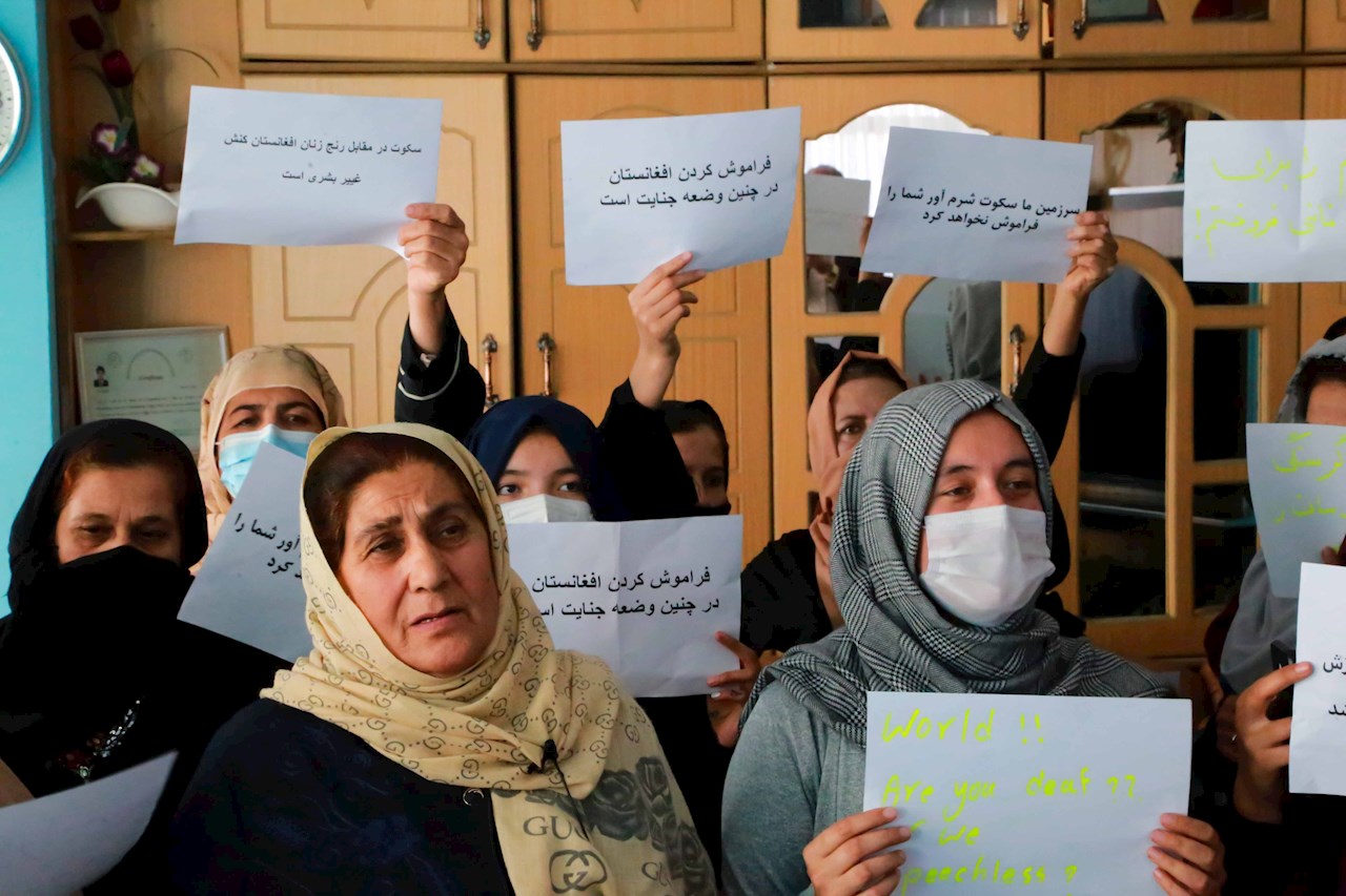 Mujeres protestan en Kabul