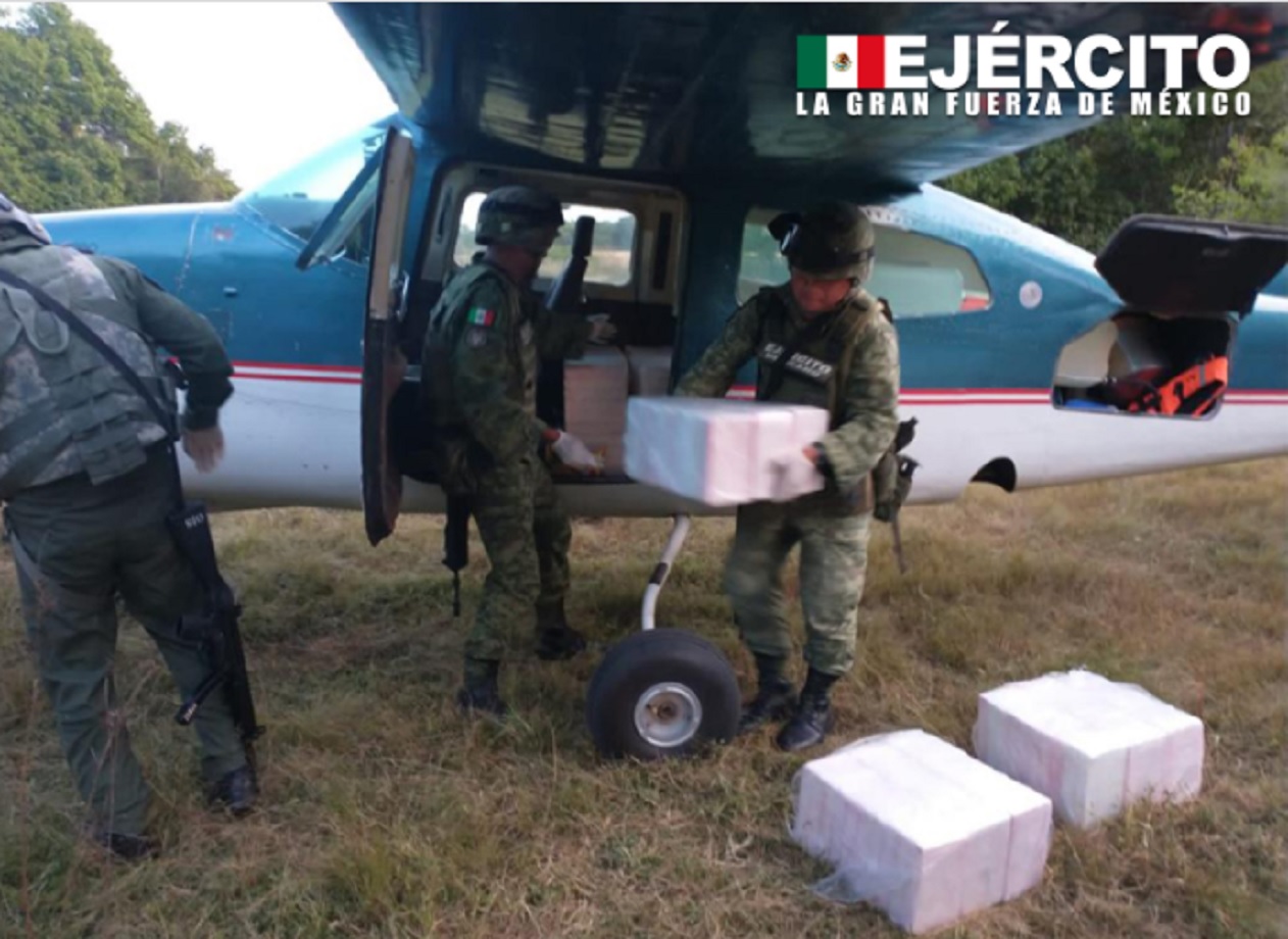 Aseguran aeronave cargada con 400 kilos de cocaína en Oaxaca