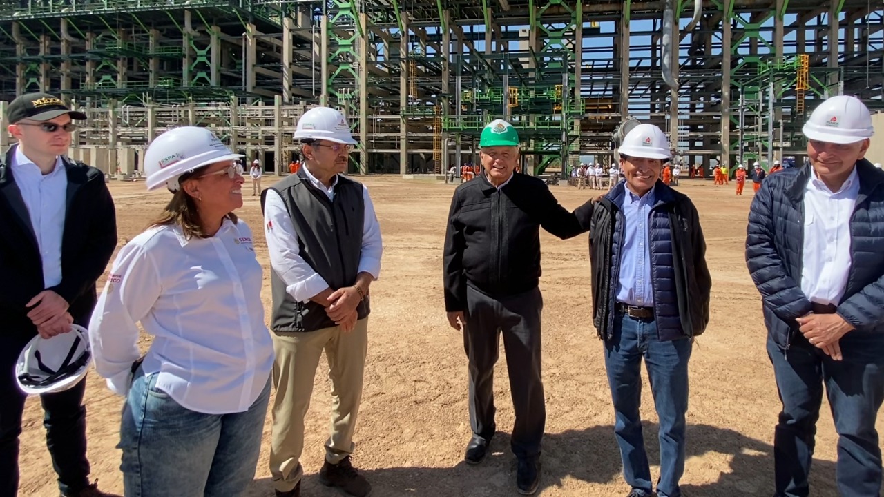 AMLO anuncia inversión de 60 mil mdp en coquizadora en refinería de Tula, Hidalgo