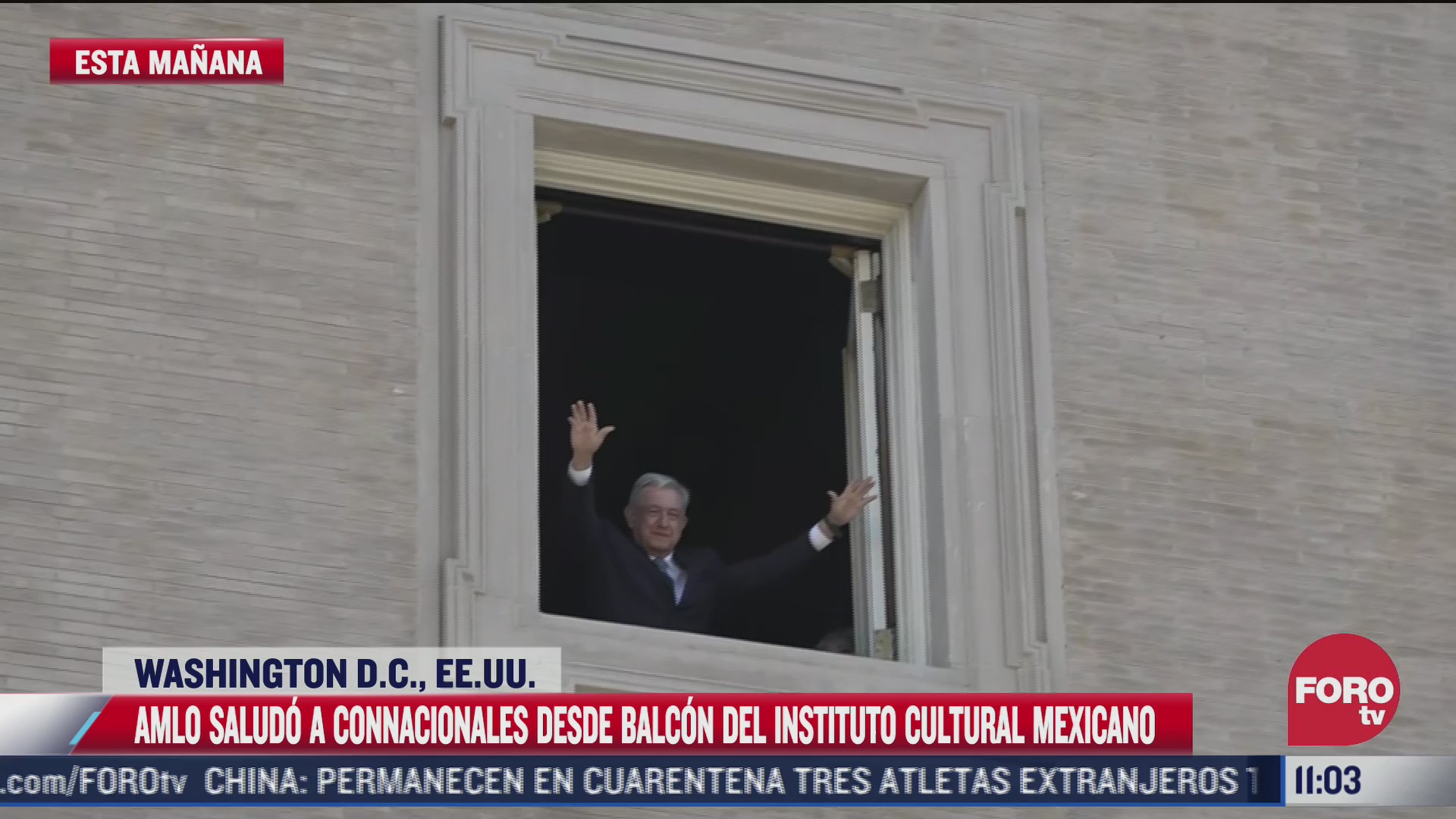 amlo saluda a simpatizantes desde balcon del instituto cultural mexicano en washington