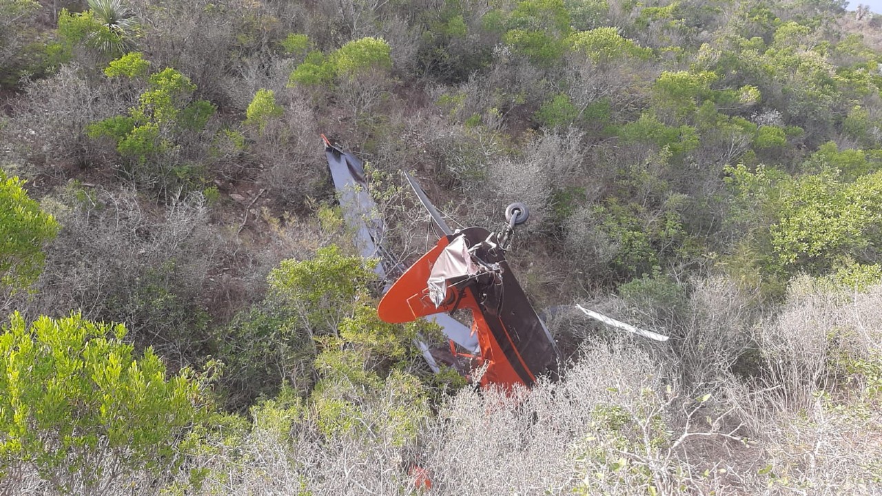 Aterrizaje forzoso de avioneta deja dos lesionados en Nuevo León.