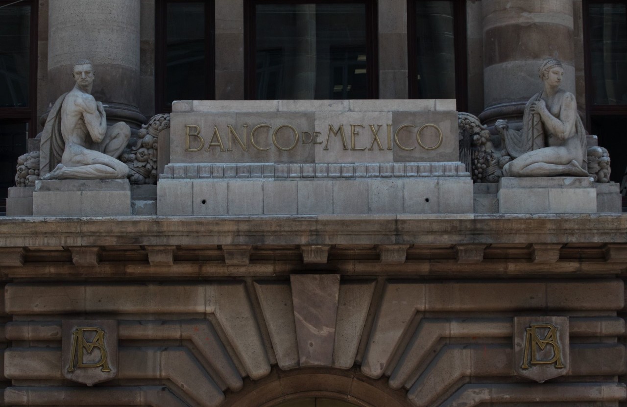 Banxico asegura que controlar la inflación es el principal reto de la economía mexicana.