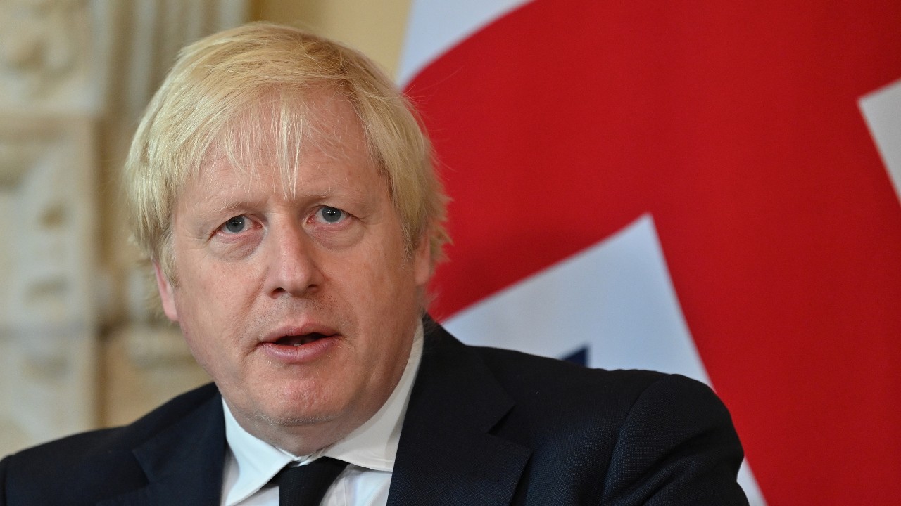 Boris Johnson advierte de nuevo romper protocolo de Irlanda del Norte