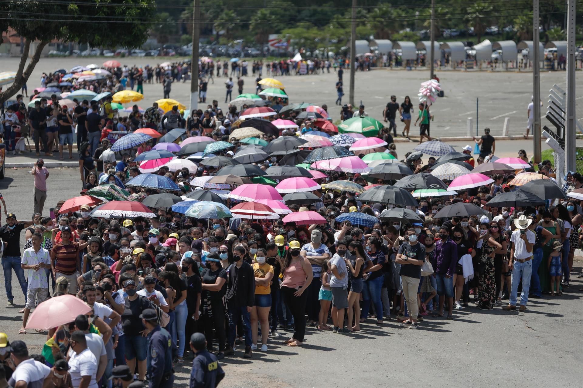 100 mil personas acuden al funeral de la cantante brasileña Marília Mendonça