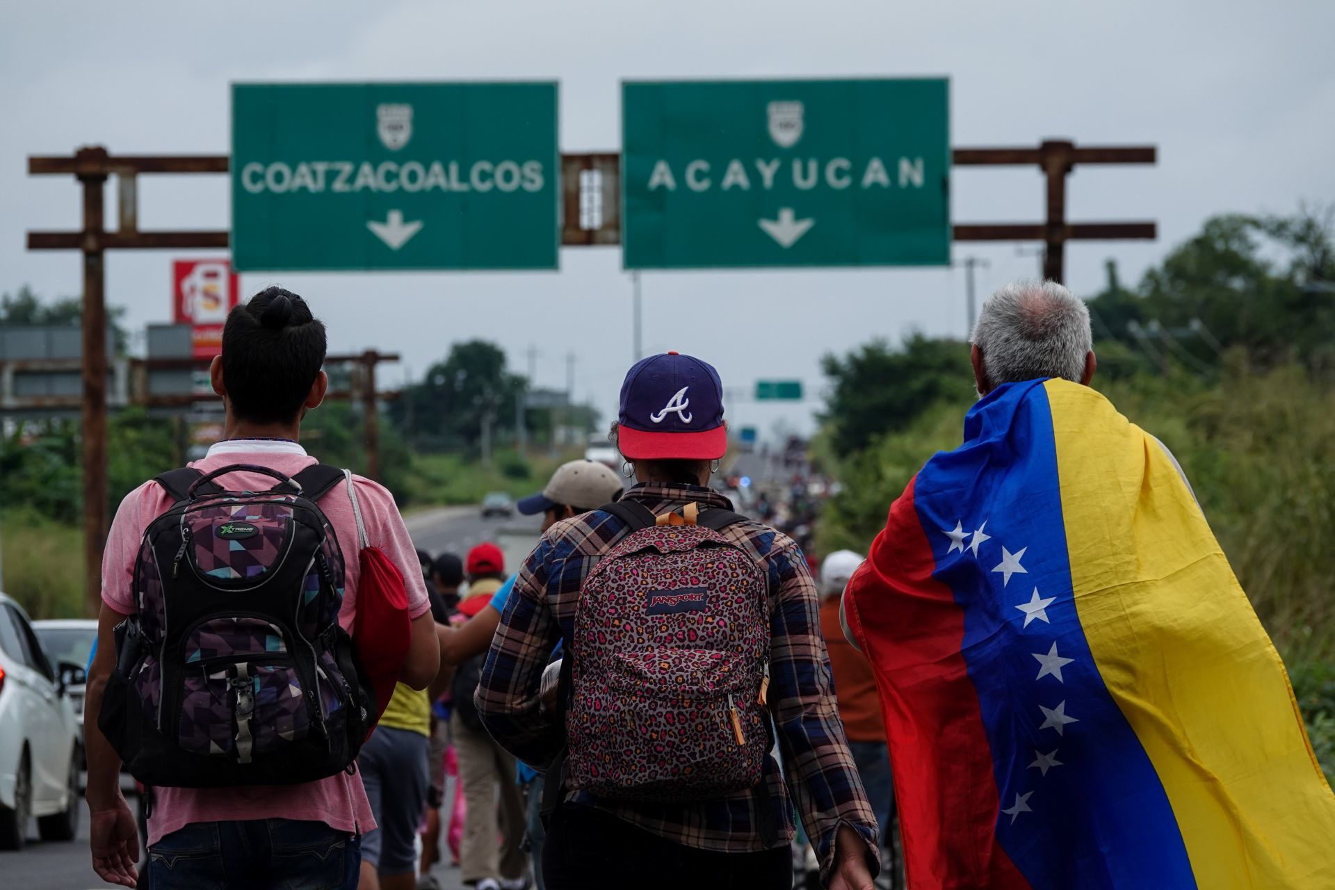 Caravana migrante descansa en Acayucan, Veracruz