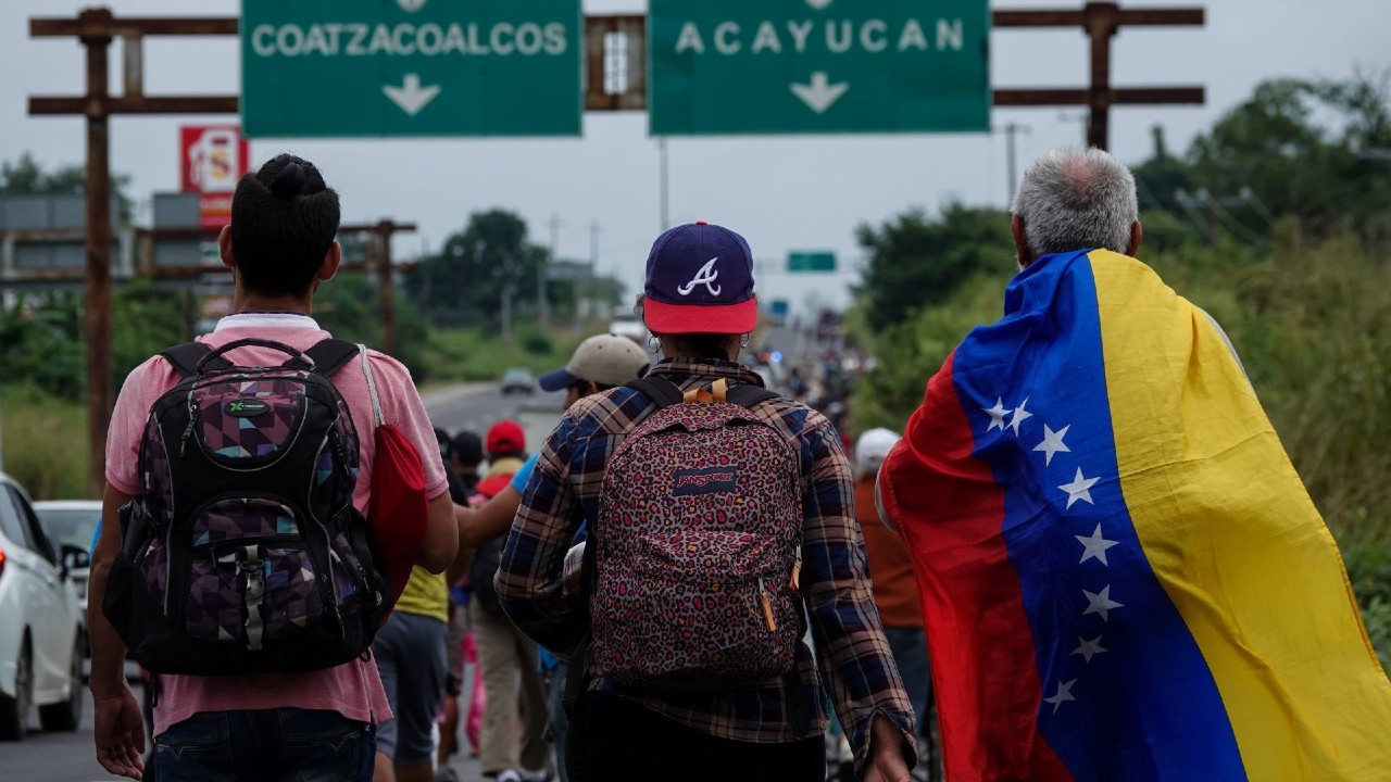 Se integran venezolanos a la caravana de migrantes en México para ir a EEUU