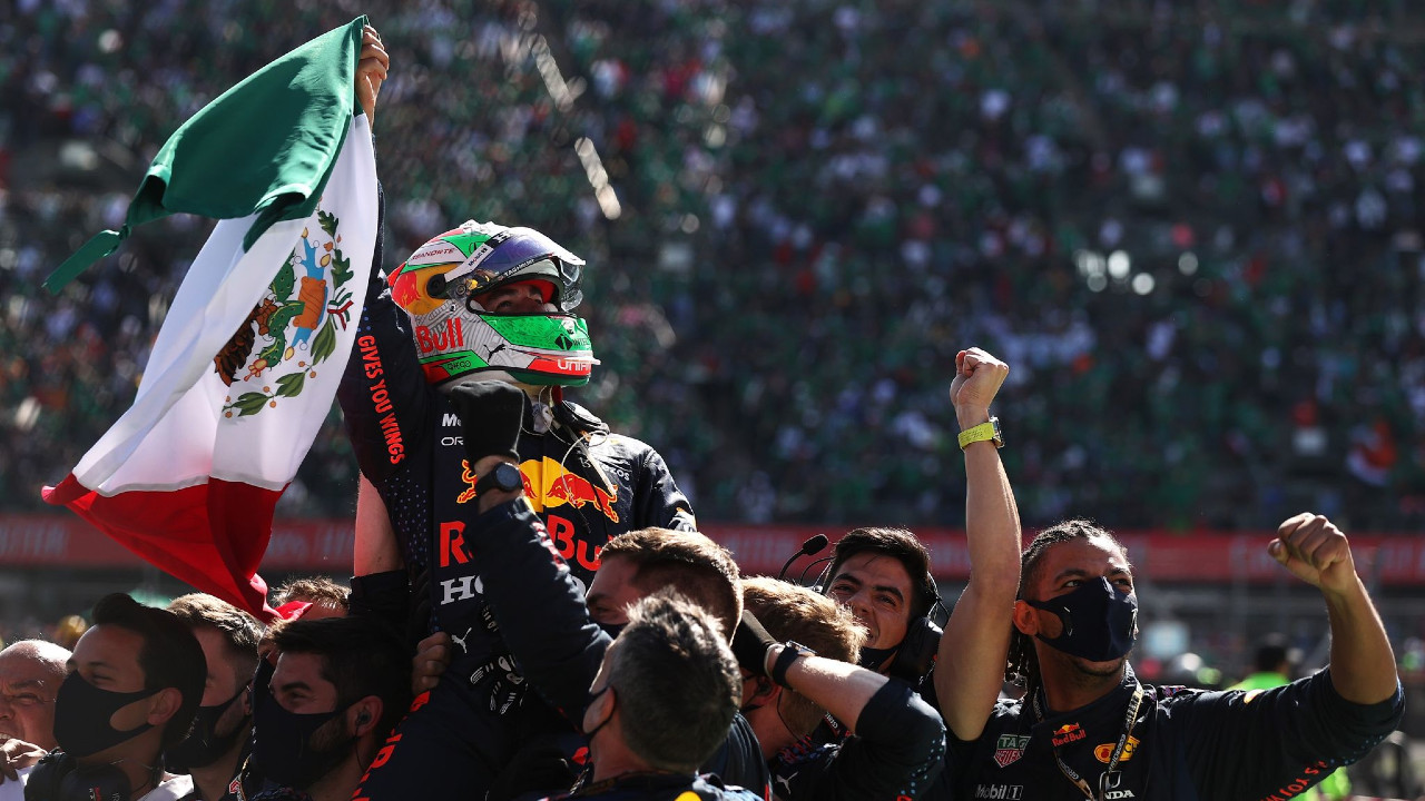 'Checo' Pérez sube al podio en el Gran Premio de México
