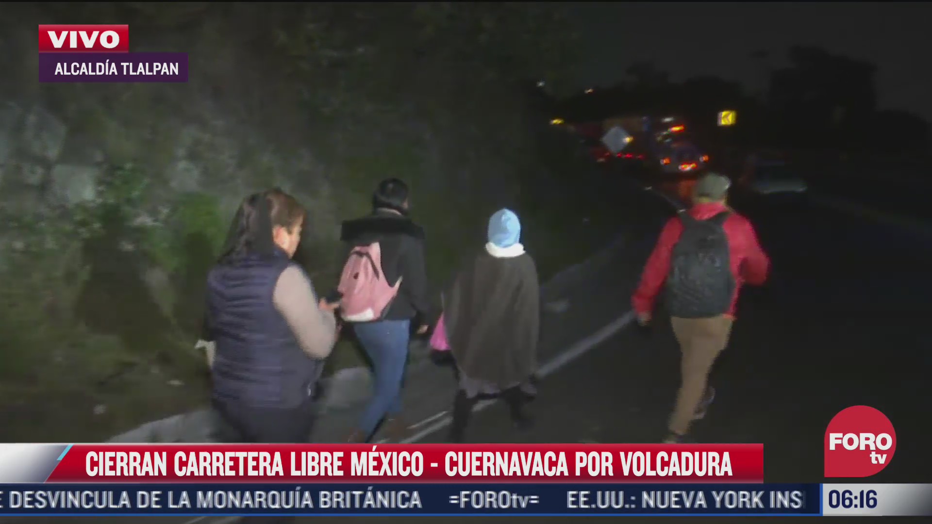 cierran carretera mexico cuernavaca por volcadura de trailer cientos de personas corren para conseguir transporte
