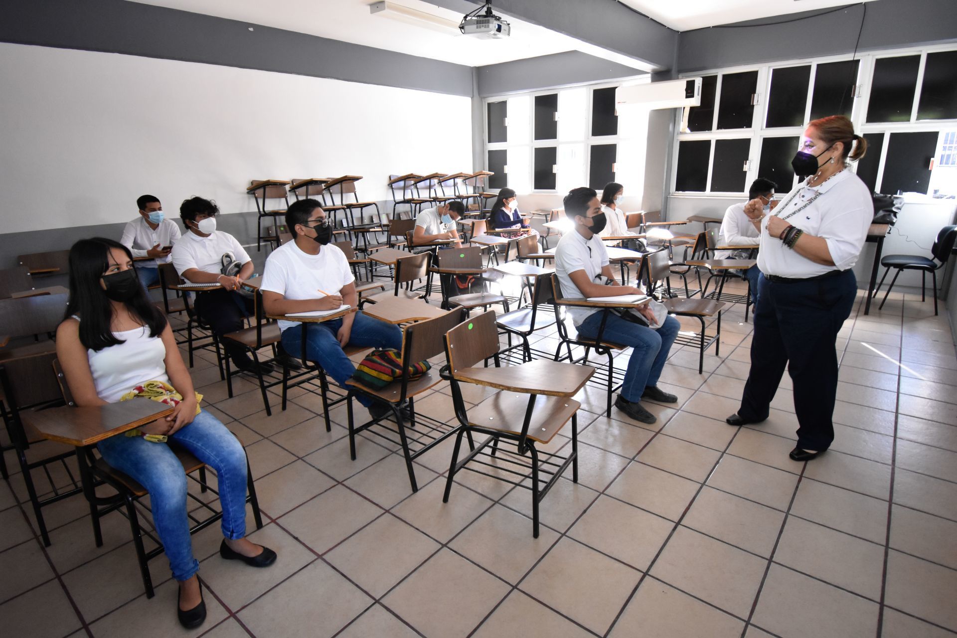 IEMS busca maestros de bachillerato en CDMX; ofrecen $31 mil