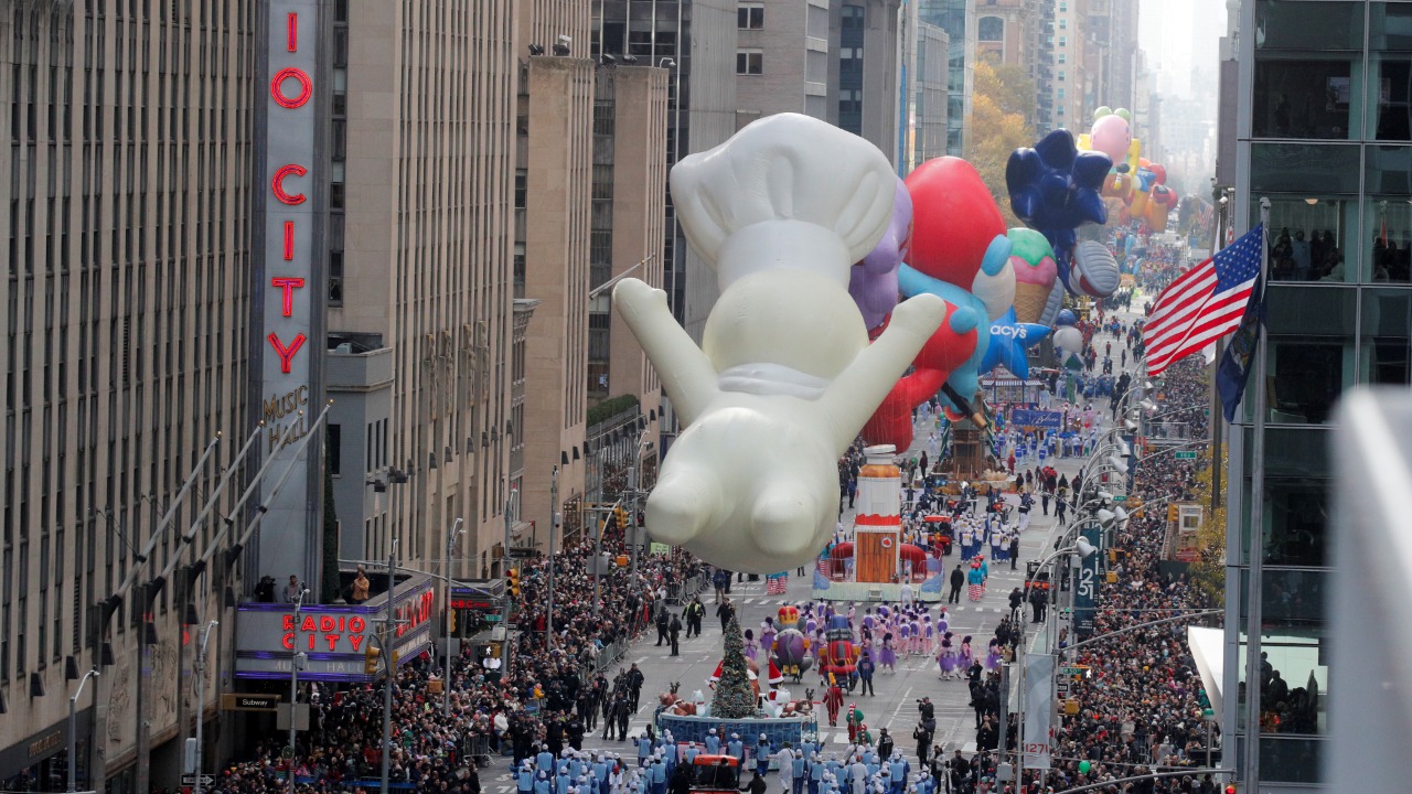 Globos gigantes en el desfile de Acción de Gracias 2021 en New York