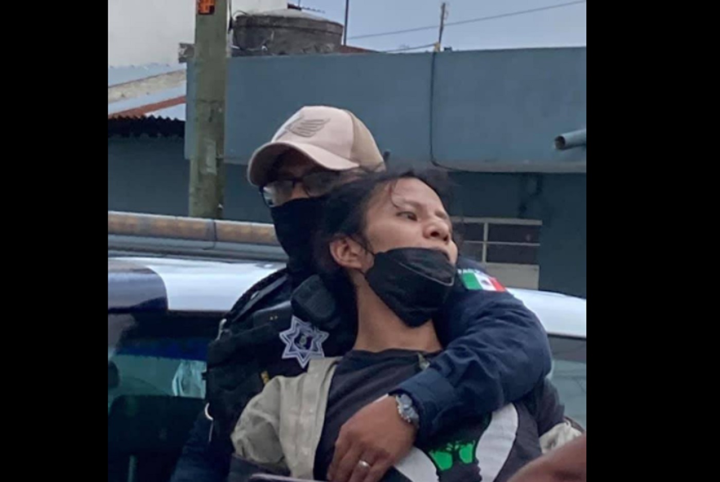 Exhiben presunto abuso policial contra un joven en Xalapa