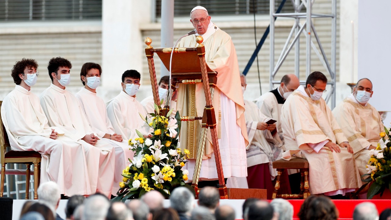 El papa ofrece misa en hospital Gemelli donde fue operado y agradece cuidados recibidos