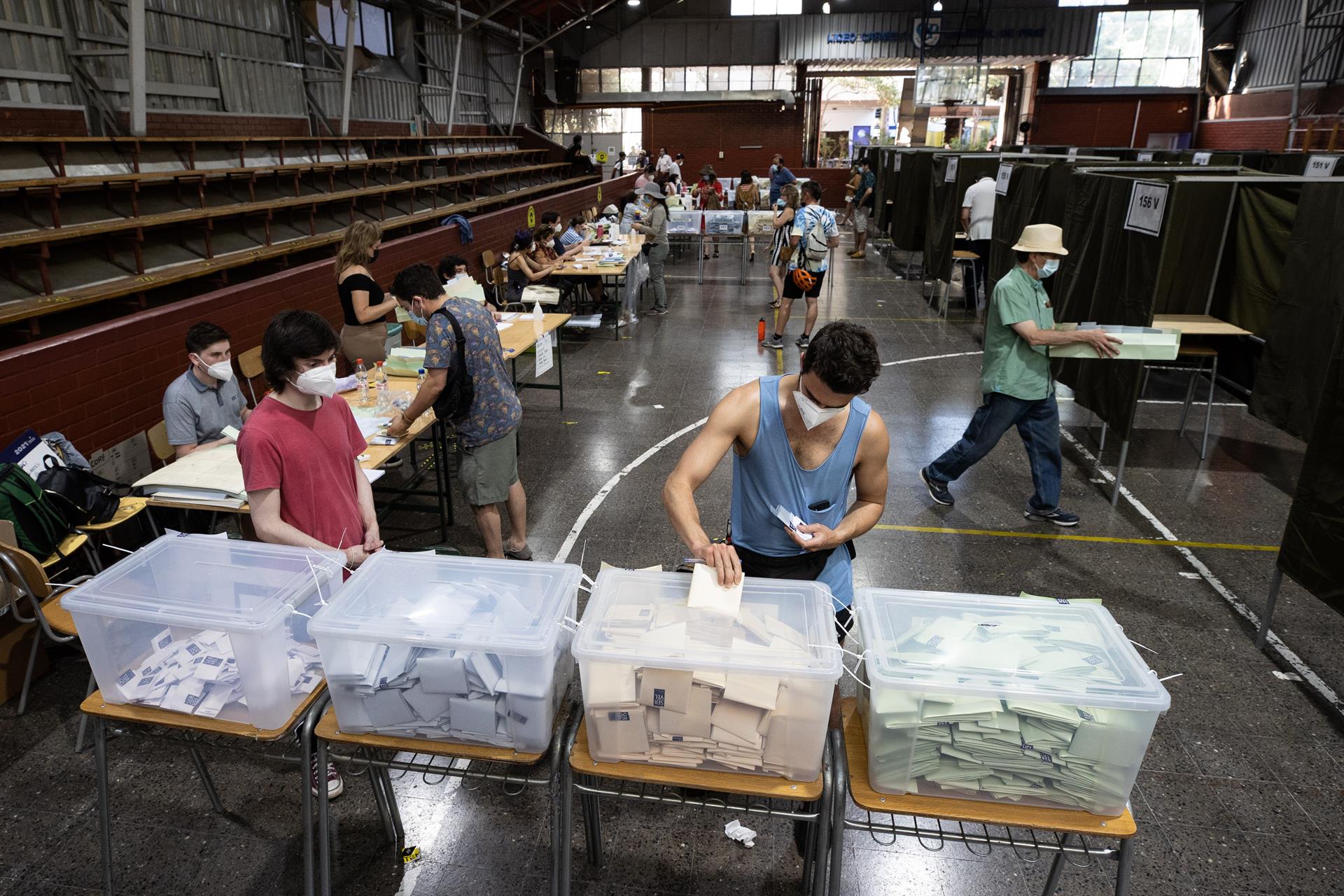 Chile comienza el conteo de votos de las elecciones presidenciales