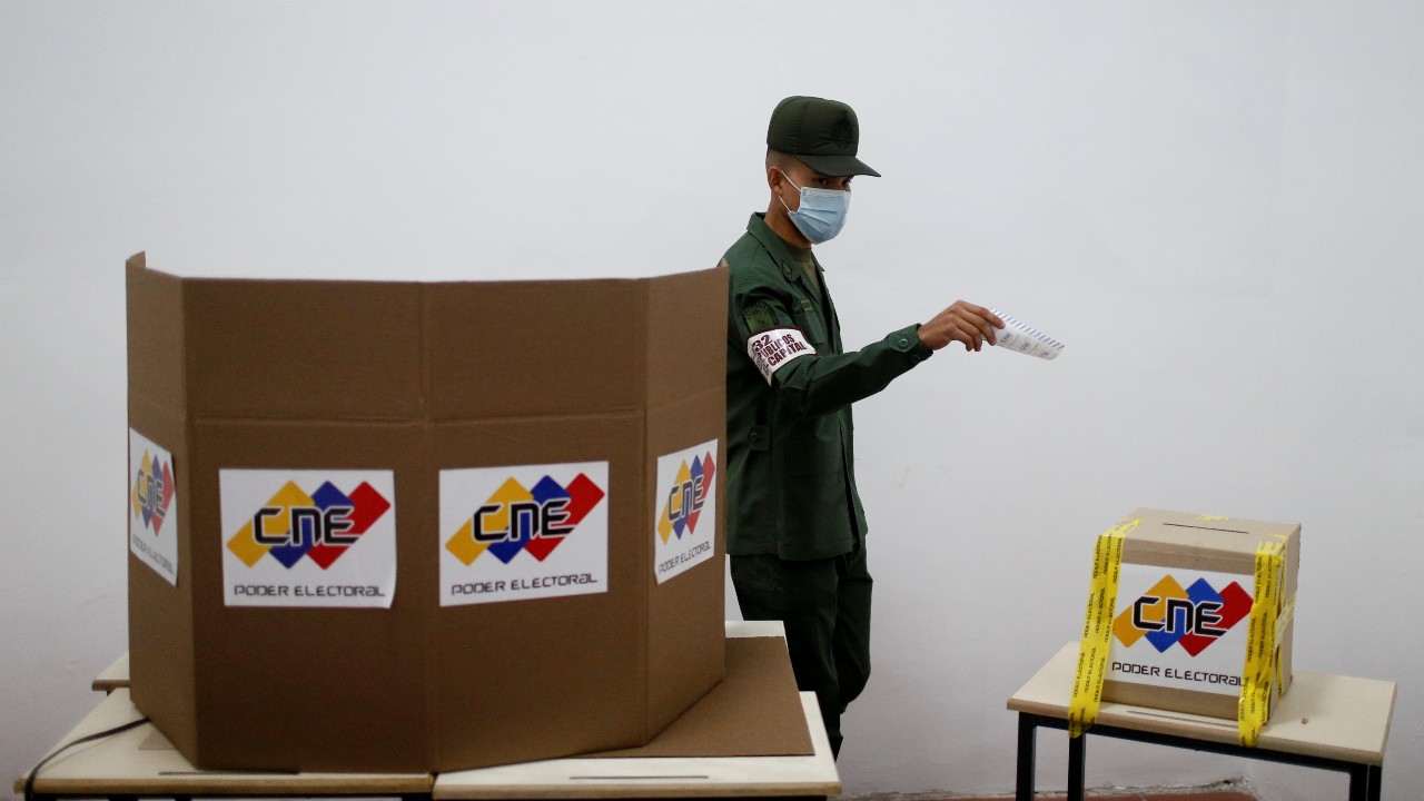 Chavismo encabeza las encuestas regionales y locales en Venezuela