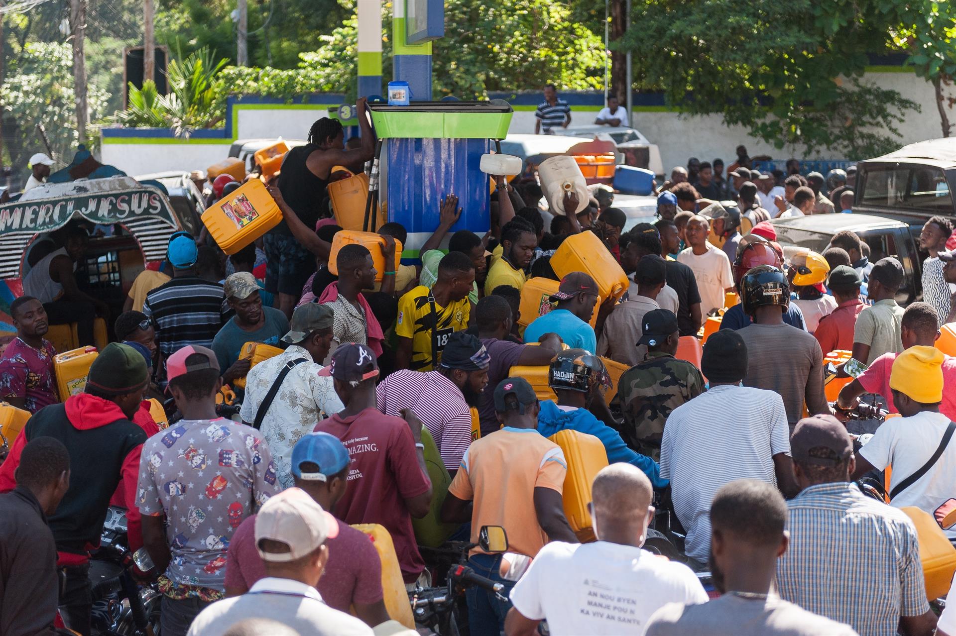 EEUU exhorta a sus ciudadanos a salir de Haití ante crisis