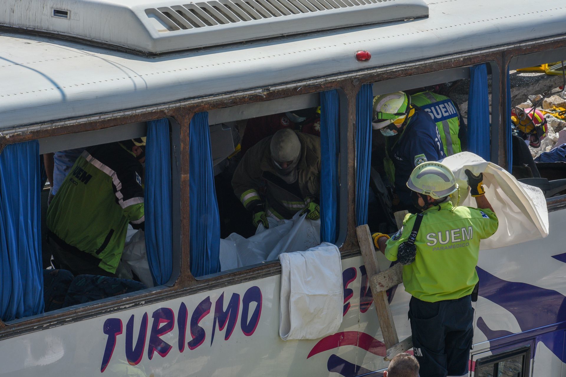 Gobierno del Estado de México asumirá gastos por accidente de autobús, en Joquicingo, que se dirigía a Chalma