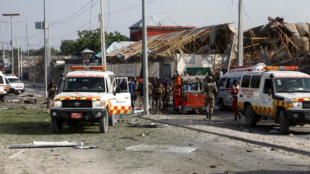 Estalla coche bomba en la capital de Somalia, reportan al menos cuatro muertos