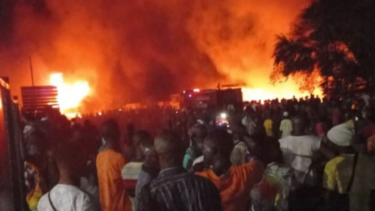 Explota camión de combustible en Sierra Leona, reportan al menos 98 muertos