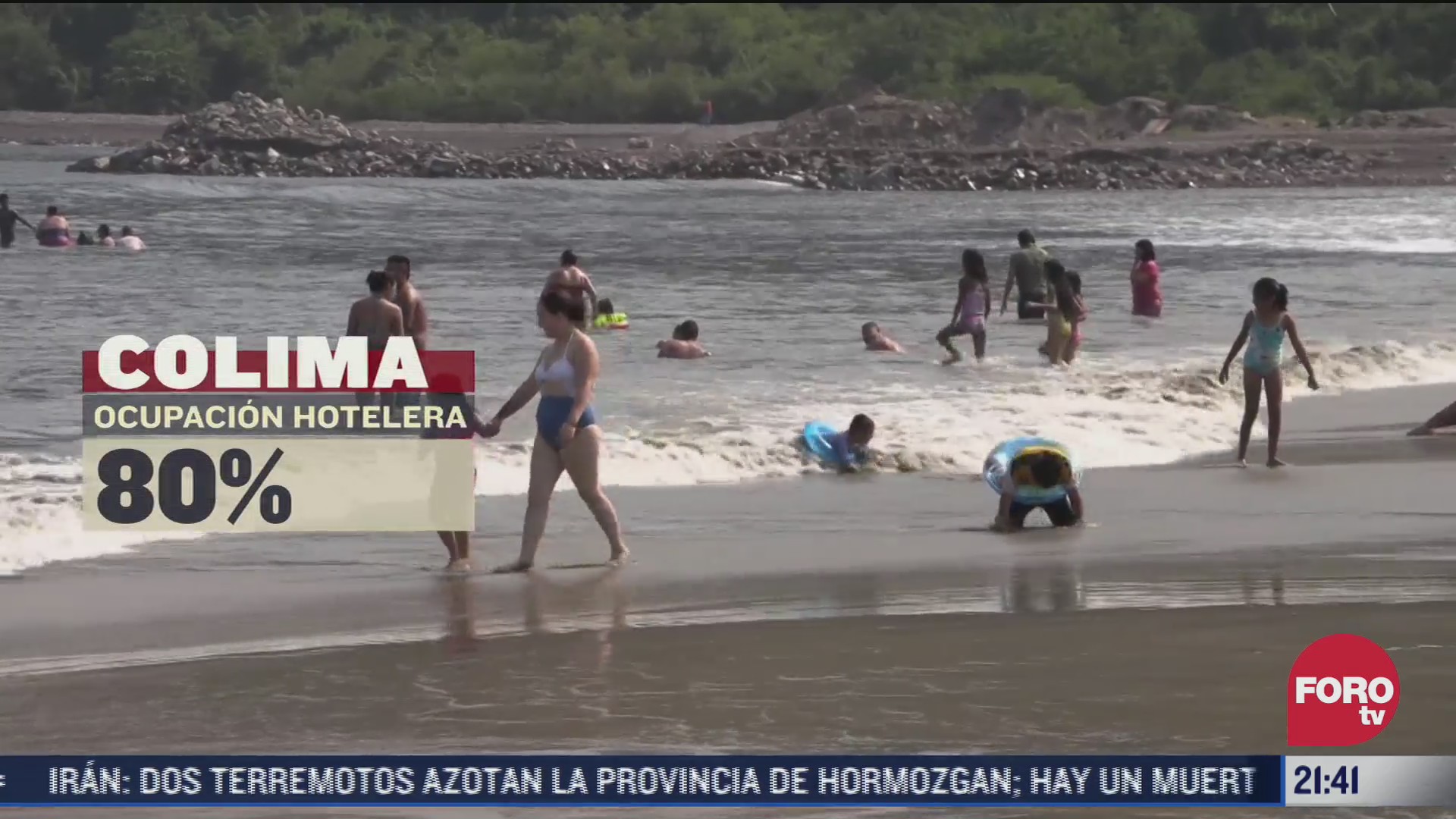 familias vacacionan en playas de manzanillo colima