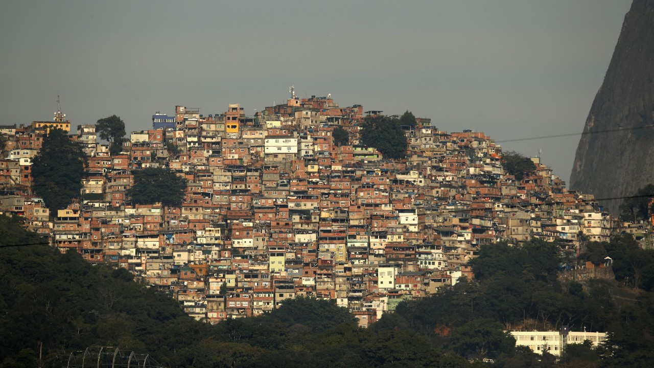Favelas de Brasil se unen y crean su propia bolsa de valores para enfrentar la marginación económica