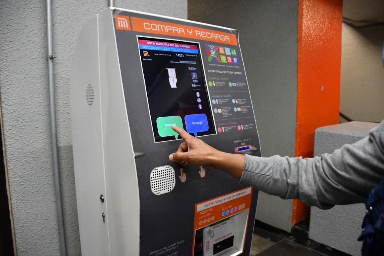 Metro CDMX: la Línea 9 aceptará tarjeta bancaria y código QR