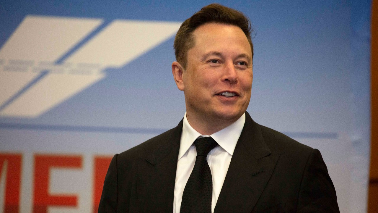 Encuesta dice que Elon Musk debería vender el 10% de sus acciones de Tesla