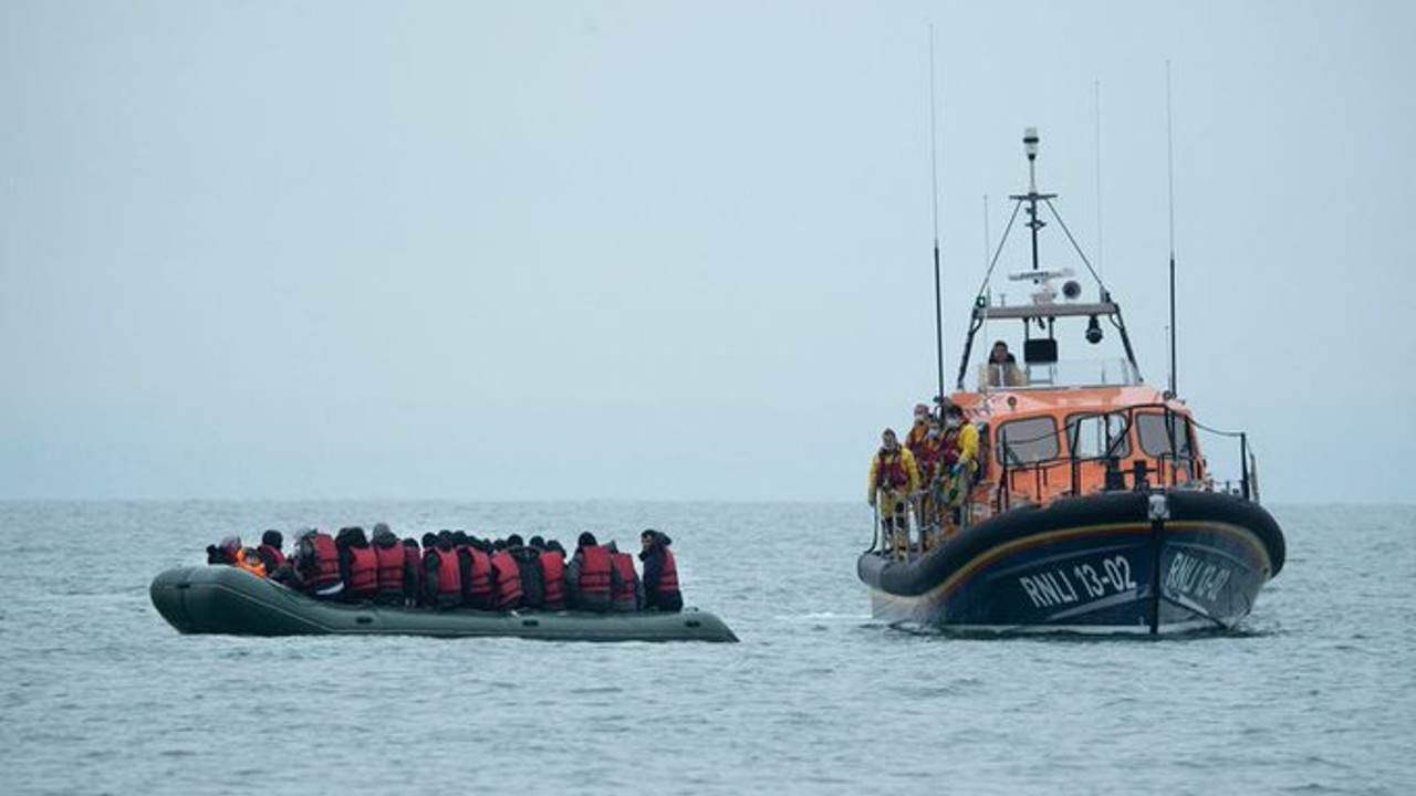 Francia rebaja a 27 el número de muertos por naufragio de inmigrantes. Fuente: @MCN_ComGlobal