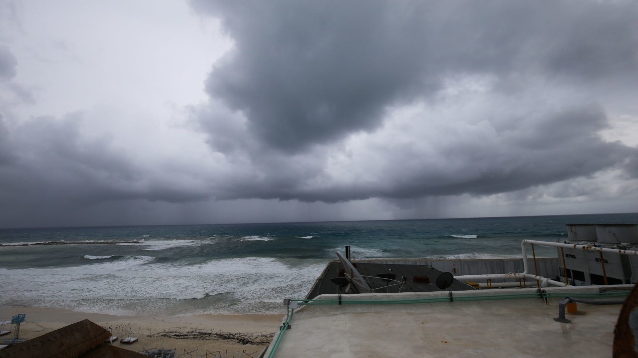 Frente frío 10 ocasiona lluvias intensas en Yucatán y Quintana Roo