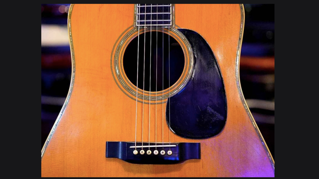 Subastan guitarra de Eric Clapton en 625 dólares en Nueva York