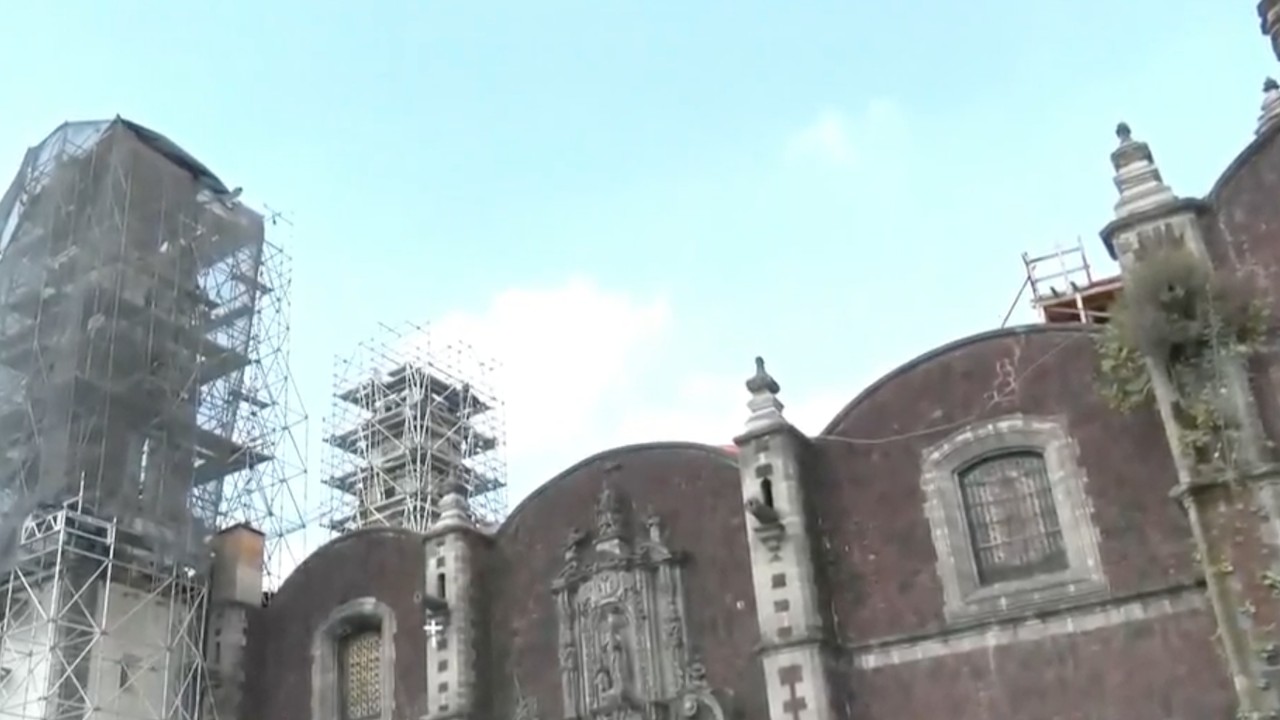 Un hombre, en aparente situación de calle, amenazó con lanzarse desde lo alto de una iglesia (FOROtv)