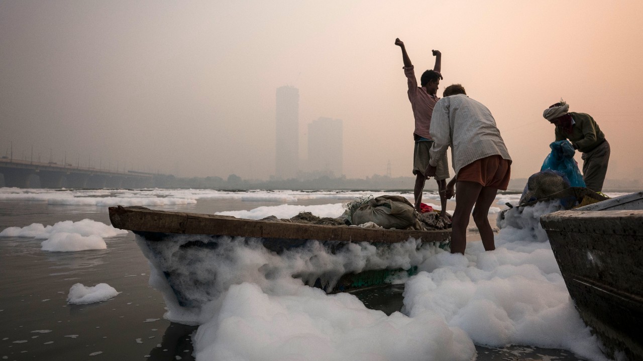 Nueva Delhi ordena cierre de escuelas y teletrabajo por contaminación