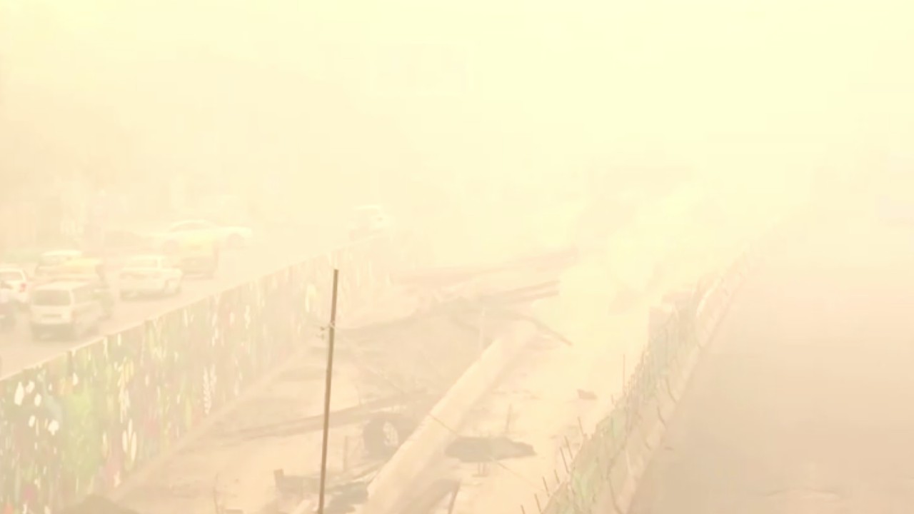 India despierta envuelta en un manto de niebla tóxica