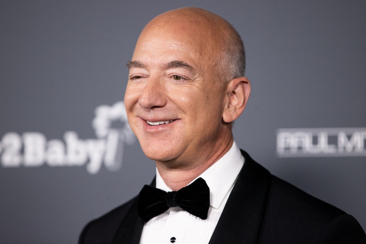 Jeff Bezos dona 100 millones de dólares a fundación de Obama